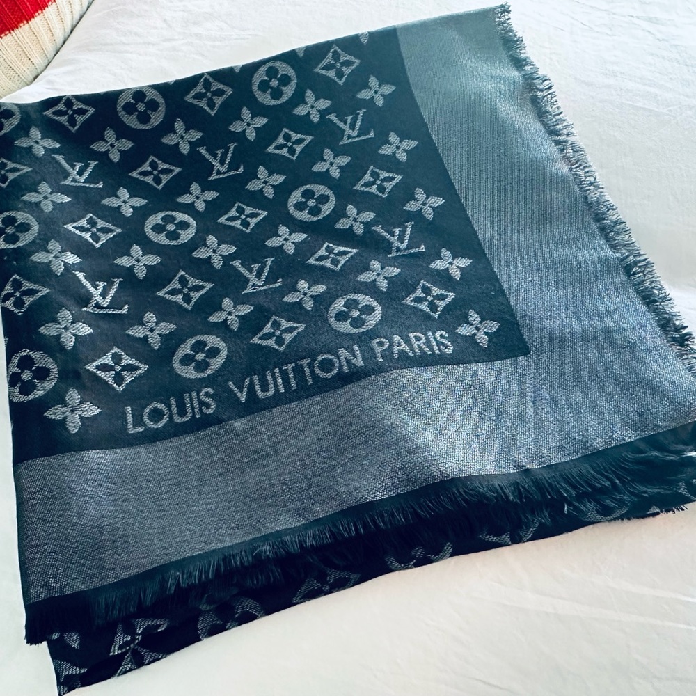 Big scarf LV